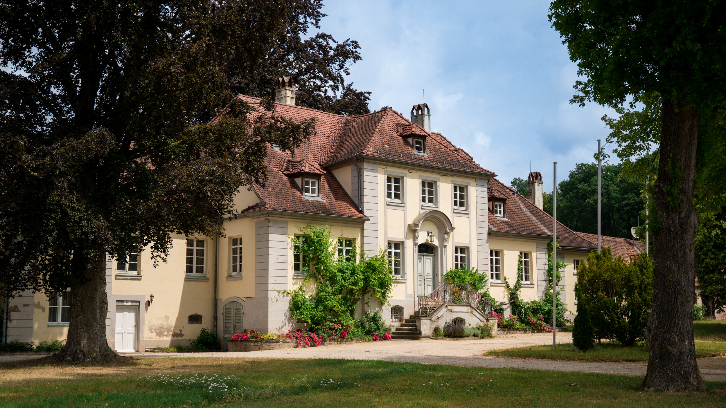 Altes Hofgartenschloss - Landesmannschaft Frankonia zu Triesdorf